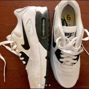 Women’s Nike Airmax - worn once